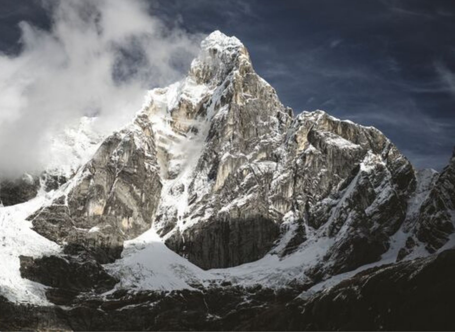 Jirishanca peak